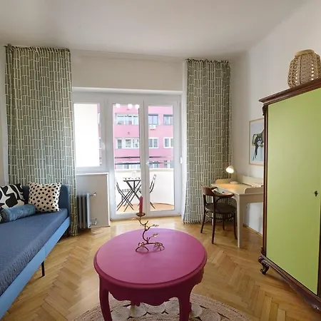 Orangehomes Pannonia Vintage 3 Bedroom *
