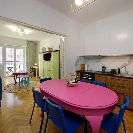 Orangehomes Pannonia Vintage 3 Bedroom *
